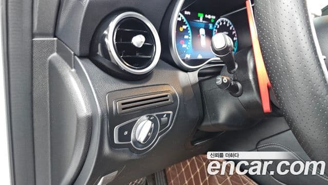 Mercedes-Benz GLC-Class 2020 — Photo 22/31
