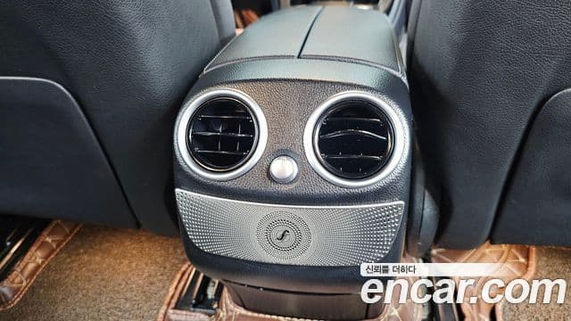 Mercedes-Benz GLC-Class 2020 — Photo 8/31