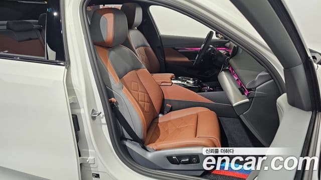 BMW 5 Series 2025 — Фото 12/20