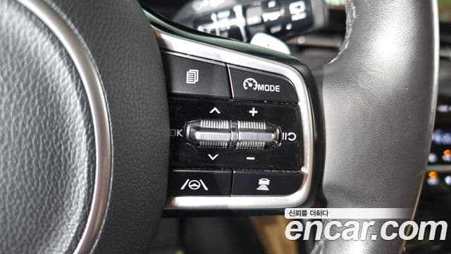 Kia Carnival 2020 — ფოტო 16/20