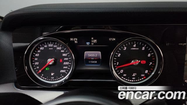 Mercedes-Benz E-Class 2018 — ფოტო 8/20