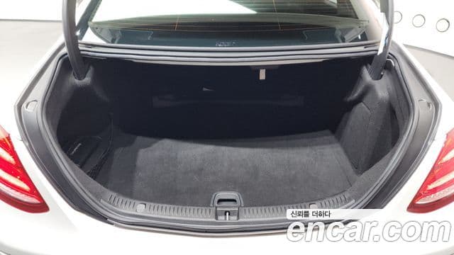Mercedes-Benz E-Class 2018 — ფოტო 18/20