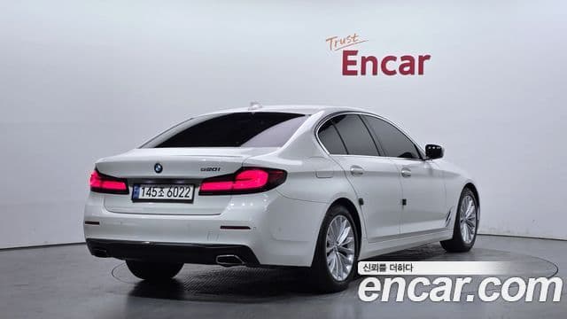 BMW 5 Series 2020 — ფოტო 2/20