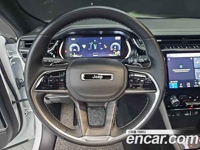Jeep Grand Cherokee 2022 — ფოტო 11/20