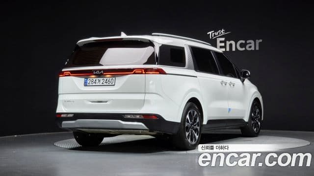 Kia Carnival 2022 — ფოტო 2/20