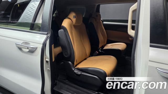 Kia Carnival 2022 — ფოტო 12/20