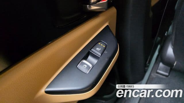 Kia Carnival 2022 — ფოტო 19/20