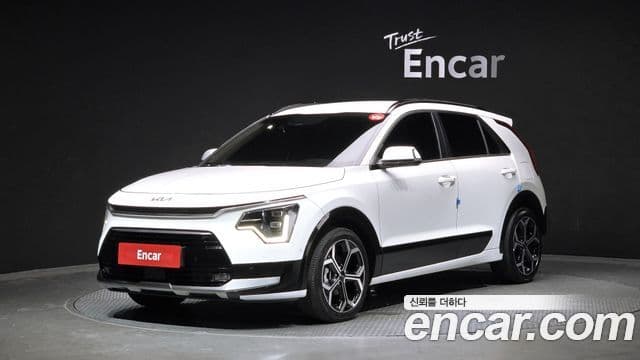 Kia Niro 2022 — ფოტო 1/20