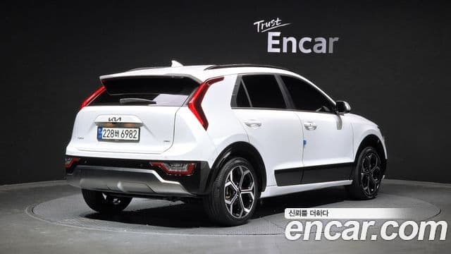 Kia Niro 2022 — ფოტო 2/20