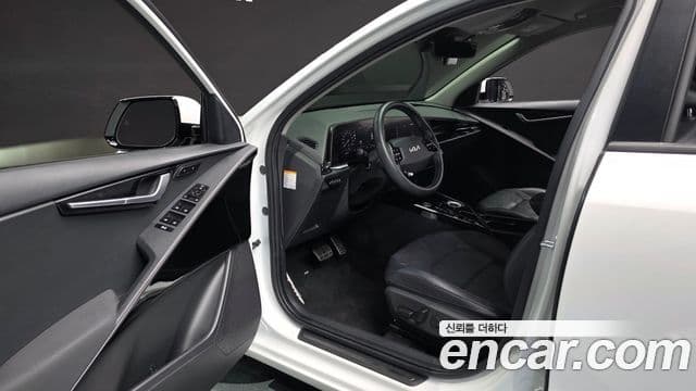 Kia Niro 2022 — ფოტო 10/20