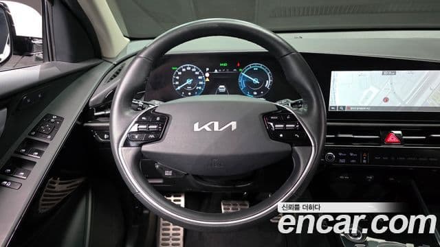Kia Niro 2022 — ფოტო 13/20