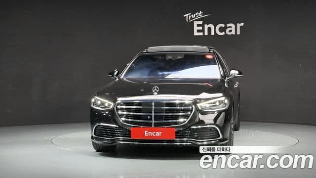 Mercedes-Benz S-Class 2023 — Photo 9/20