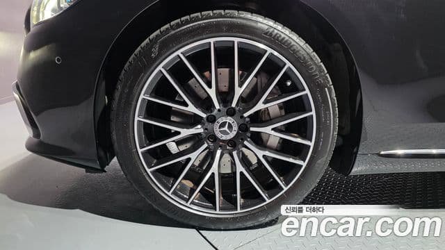 Mercedes-Benz S-Class 2023 — Photo 7/20