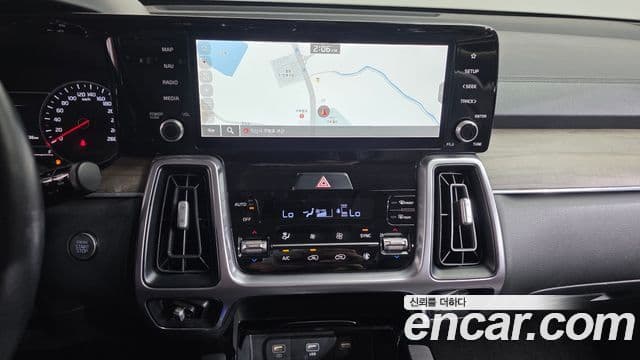 Kia Sorento 2023 — Şəkil 14/20