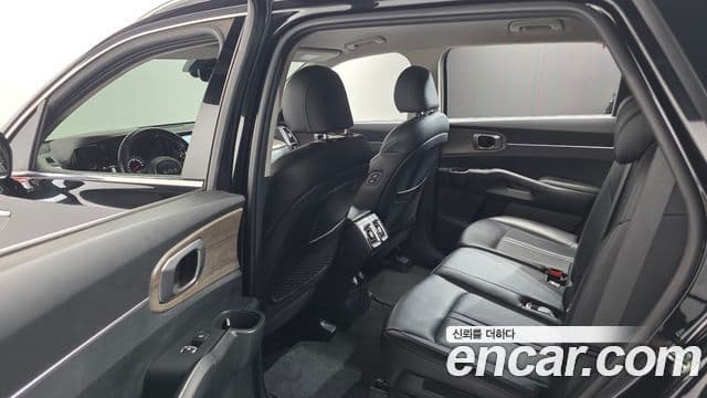 Kia Sorento 2023 — Şəkil 16/20