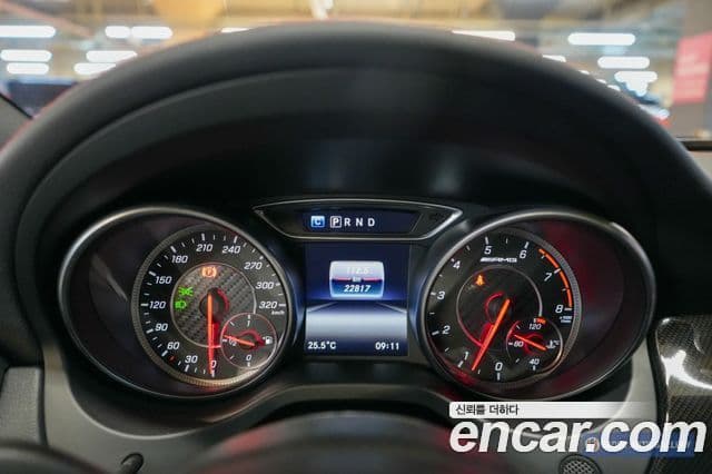 Mercedes-Benz GLA-Class 2018 — Şəkil 7/20