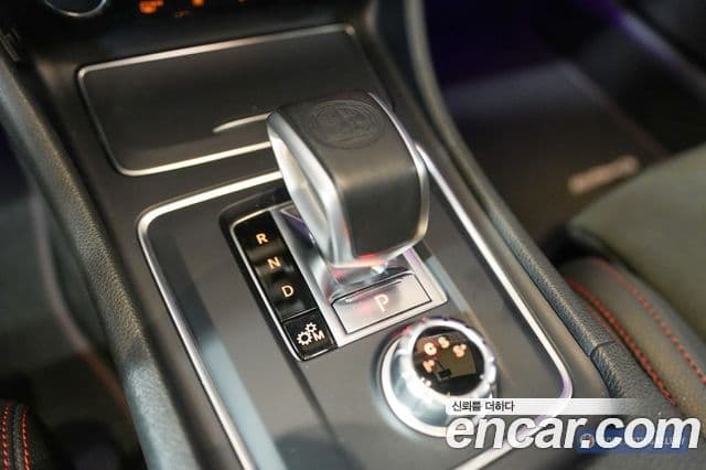 Mercedes-Benz GLA-Class 2018 — Şəkil 8/20