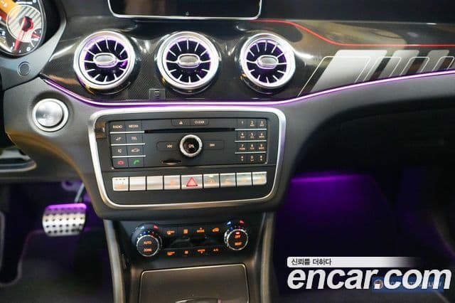 Mercedes-Benz GLA-Class 2018 — Şəkil 11/20