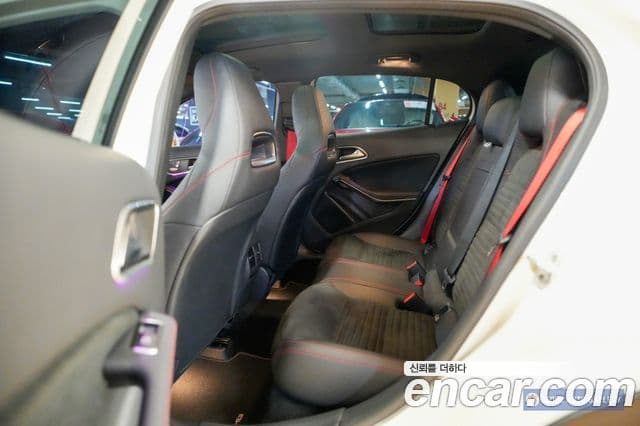 Mercedes-Benz GLA-Class 2018 — Şəkil 16/20