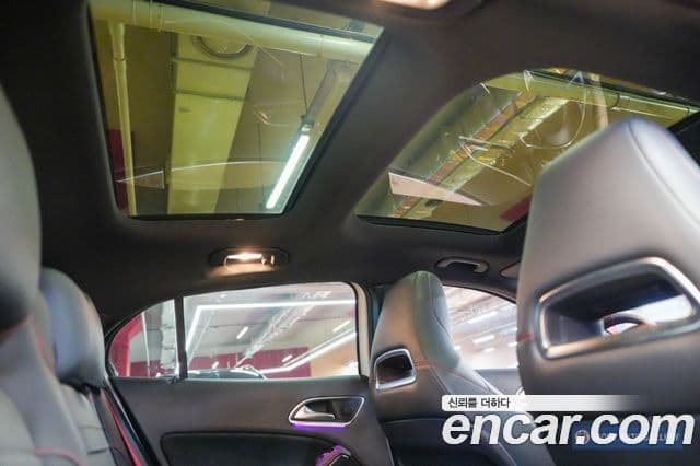 Mercedes-Benz GLA-Class 2018 — Şəkil 17/20