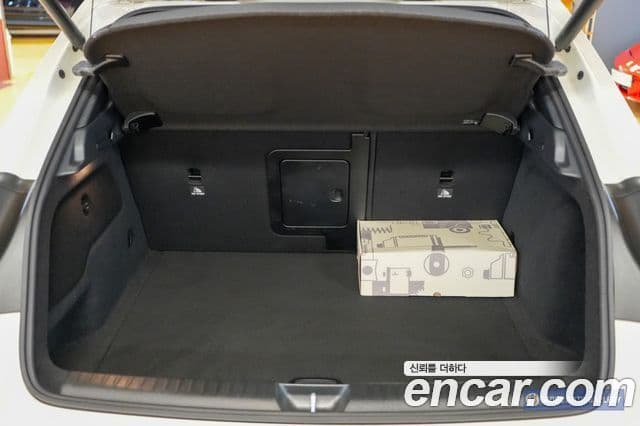 Mercedes-Benz GLA-Class 2018 — Şəkil 19/20