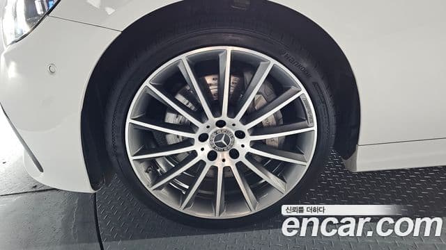 Mercedes-Benz E-Class 2021 — ფოტო 5/20