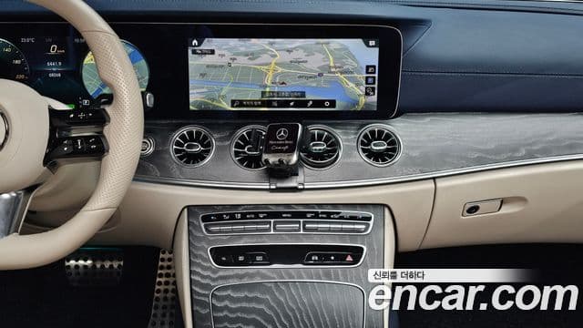Mercedes-Benz E-Class 2021 — ფოტო 16/20