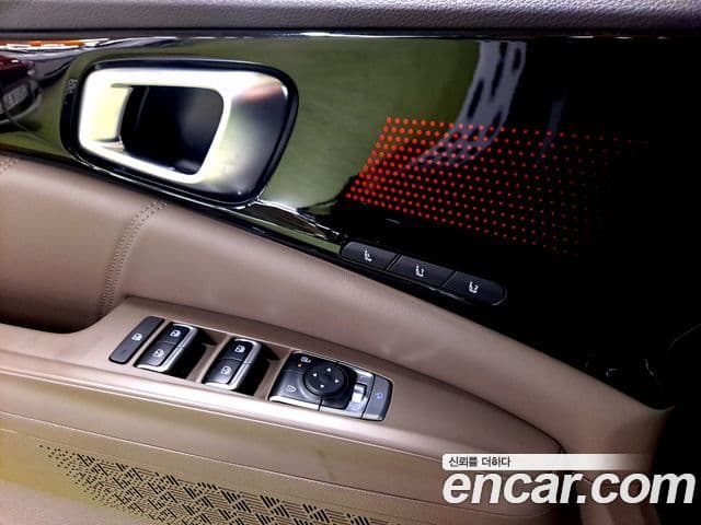 Kia Carnival 2024 — ფოტო 19/20