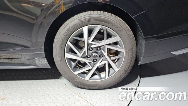 Hyundai Grandeur Hybrid 2023 — Photo 7/31