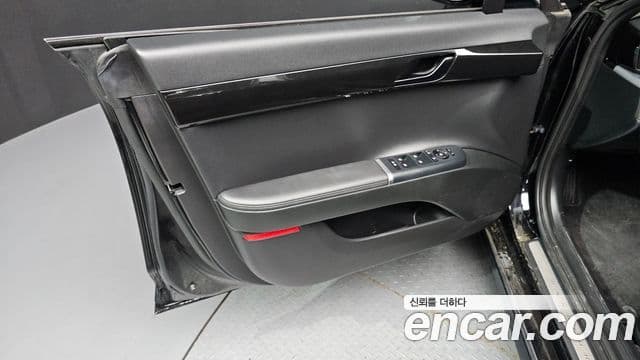 Hyundai Grandeur Hybrid 2023 — Photo 18/31