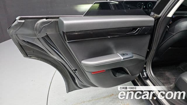 Hyundai Grandeur Hybrid 2023 — Photo 23/31