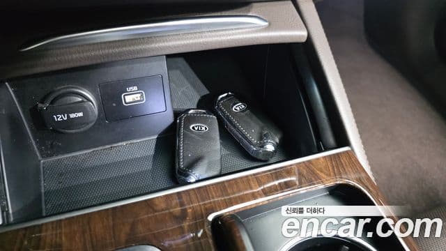 Kia The K9 2018 — Photo 30/33