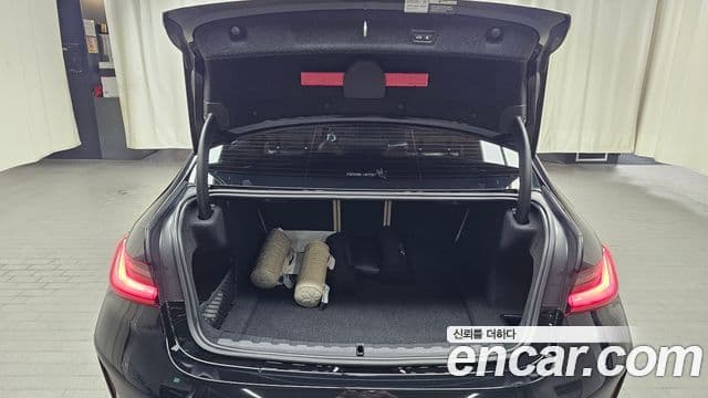 BMW 3 Series 2024 — фото 18 из 20