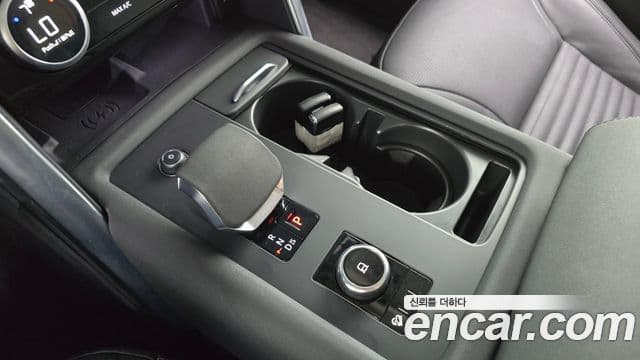 Land Rover Discovery 5 2023 — ფოტო 8/20