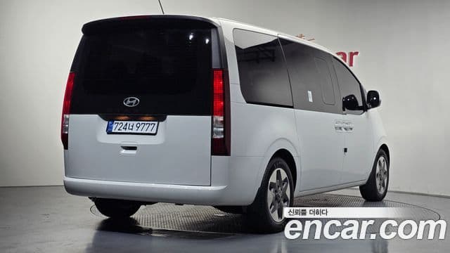 Hyundai Staria 2025 — Фото 2/20
