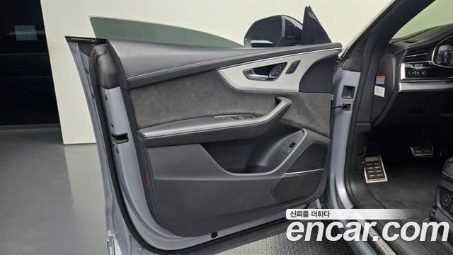 Audi Q8 2021 — Şəkil 20/32