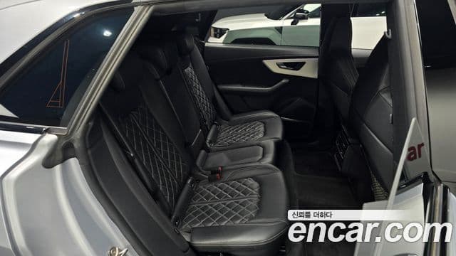 Audi Q8 2021 — Şəkil 15/32