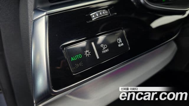 Audi Q8 2021 — Şəkil 31/32