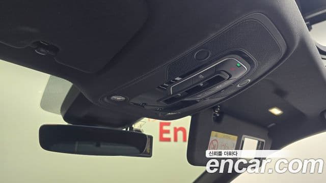 Audi Q8 2021 — Şəkil 26/32