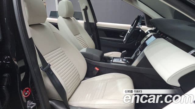 Land Rover Discovery Sport 2022 — Photo 14/32
