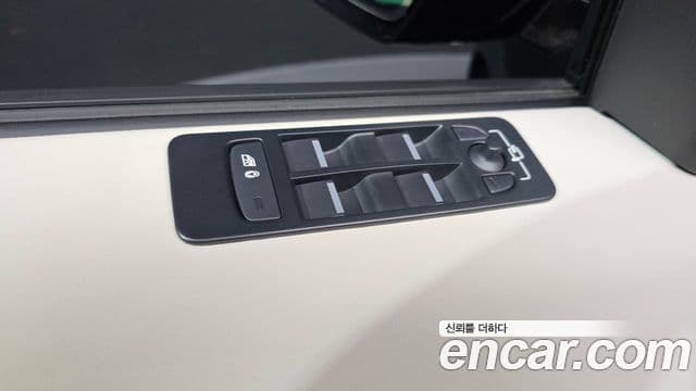 Land Rover Discovery Sport 2022 — Photo 8/32