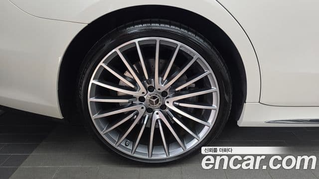 Mercedes-Benz S-Class 2023 — Photo 1/20