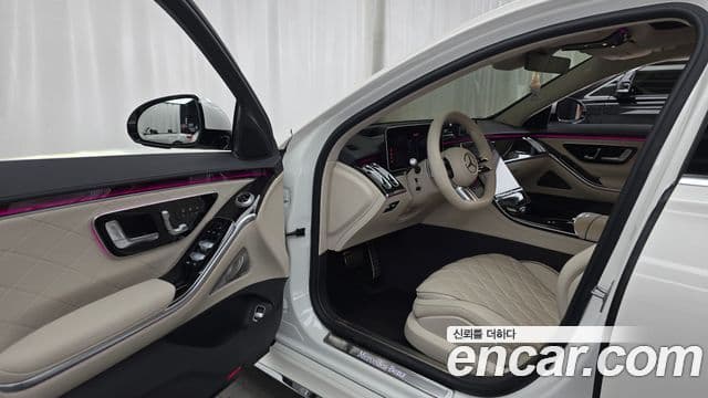 Mercedes-Benz S-Class 2023 — Photo 13/20