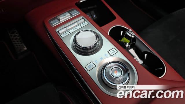 Genesis GV70 2023 — ფოტო 9/20