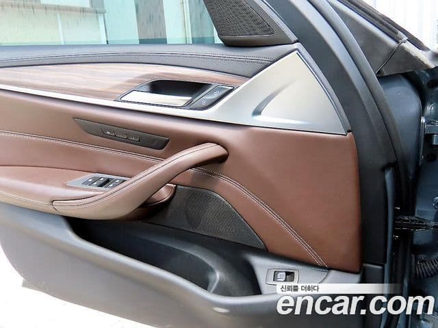 BMW 5 Series 2019 — Şəkil 12/20