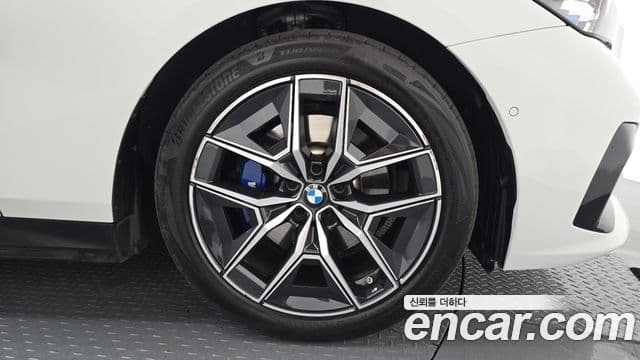 BMW 5 Series 2024 — Photo 4/32