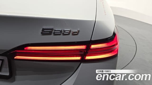 BMW 5 Series 2024 — Photo 12/32