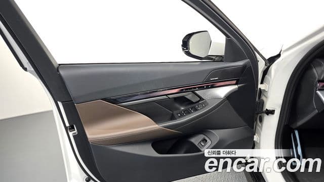 BMW 5 Series 2024 — Photo 22/32
