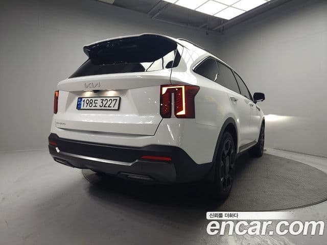Kia Sorento 2023 — ფოტო 5/20