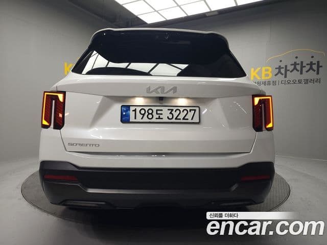 Kia Sorento 2023 — ფოტო 6/20